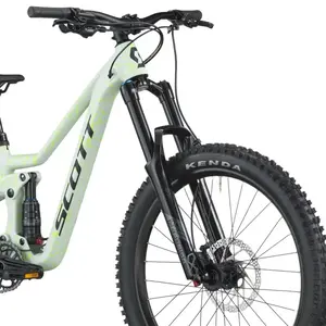 A Bicicleta SCOTT Ransom 400 tem rodas 24", uma suspensão ajustada a crianças (140 mm), um amortecedor (130 mm) e um botão para controlar a suspensão.