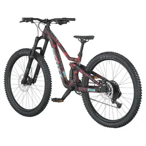 A Bicicleta SCOTT Ransom 600 tem rodas 26", uma suspensão ajustada a crianças (140 mm), um amortecedor (130 mm) e um botão para controlar a suspensão.