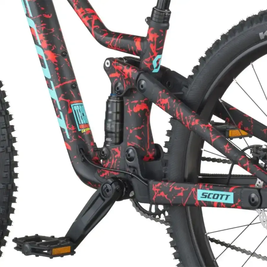 A Bicicleta SCOTT Ransom 600 tem rodas 26", uma suspensão ajustada a crianças (140 mm), um amortecedor (130 mm) e um botão para controlar a suspensão.