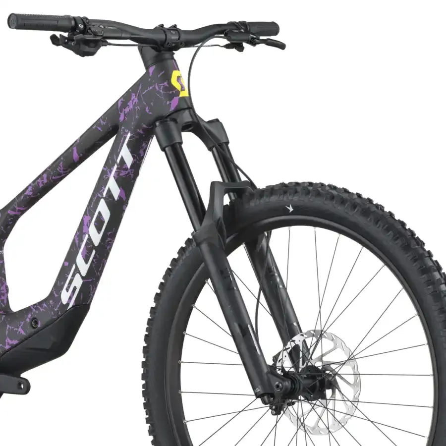 A Bicicleta SCOTT Ransom 920 tem Quadro Carbono HMF-Alloy, Marzocchi Z1 e SRAM Eagle 70 12 VL.
