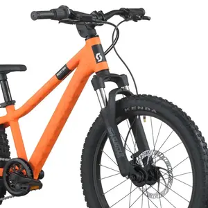 A Bicicleta SCOTT Roxter 200, com quadro compacto, rodas de 20", SunRace CSM40 11-34T de 8VL e Tektro HD-M276 Disc. Hidráulico.