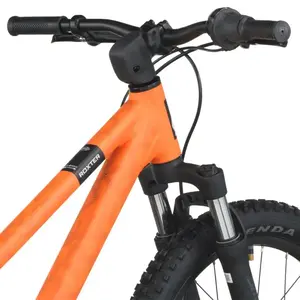 A Bicicleta SCOTT Roxter 200, com quadro compacto, rodas de 20", SunRace CSM40 11-34T de 8VL e Tektro HD-M276 Disc. Hidráulico.