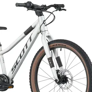 Descubra a Bicicleta SCOTT Scale 400, com quadro compacto, rodas de 24", SunRace CSM55 11-34T 8VL e Tektro HD-M276 Disc. Hidráulico.