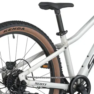 Descubra a Bicicleta SCOTT Scale 400, com quadro compacto, rodas de 24", SunRace CSM55 11-34T 8VL e Tektro HD-M276 Disc. Hidráulico.