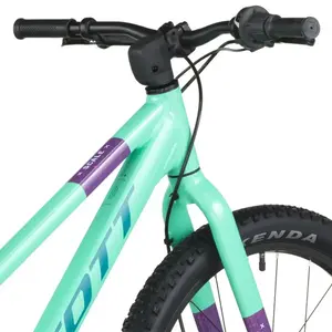 Descubra a Bicicleta SCOTT Scale 400, com quadro compacto, rodas de 24", SunRace CSM55 11-34T 8VL e Tektro HD-M276 Disc. Hidráulico.