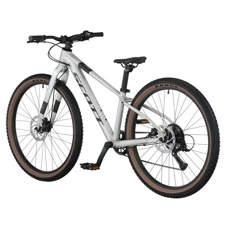 A Bicicleta SCOTT Scale 600, tem quadro compacto, rodas de 26", Shimano CS-HG400-8 11-40T 8VL e Tektro HD-M276 Disc. Hidráulico.