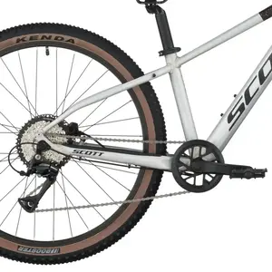 A Bicicleta SCOTT Scale 600, tem quadro compacto, rodas de 26", Shimano CS-HG400-8 11-40T 8VL e Tektro HD-M276 Disc. Hidráulico.