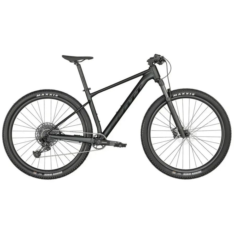 A Bicicleta SCOTT Scale 900 Comp tem Suspensão RockShox Judy, SRAM NX-SX de 12VL e Travões de Disco Shimano.