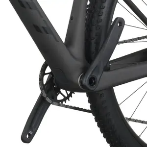 A Bicicleta SCOTT Scale 910 tem FOX 32 Float Rhythm, Quadro em Carbono HMF e transmissão SRAM Eagle 70 12 VL.