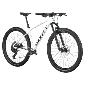 A Bicicleta SCOTT Scale 910 tem FOX 32 Float Rhythm, Quadro em Carbono HMF e transmissão SRAM Eagle 70 12 VL.