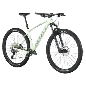 A Bicicleta SCOTT Scale 920 tem RockShox Judy Silver TK Solo Air, Quadro em Carbono HMF e transmissão Shimano Deore 12 VL.