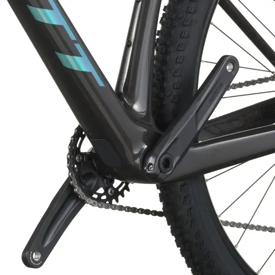 A Bicicleta SCOTT Scale 920 tem RockShox Judy Silver TK Solo Air, Quadro em Carbono HMF e transmissão Shimano Deore 12 VL.