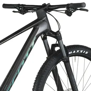 A Bicicleta SCOTT Scale 920 tem RockShox Judy Silver TK Solo Air, Quadro em Carbono HMF e transmissão Shimano Deore 12 VL.