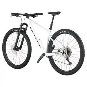 A Bicicleta SCOTT Scale 920 tem RockShox Judy Silver TK Solo Air, Quadro em Carbono HMF e transmissão Shimano Deore 12 VL.