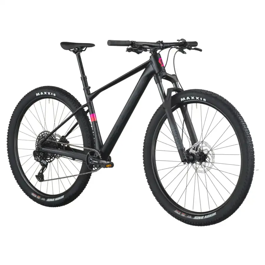 A Bicicleta SCOTT Scale 930 tem RockShox Judy Air, Quadro Scale Alloy 6061 e transmissão SRAM NX-SX Eagle 12 VL.