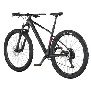 A Bicicleta SCOTT Scale 930 tem RockShox Judy Air, Quadro Scale Alloy 6061 e transmissão SRAM NX-SX Eagle 12 VL.