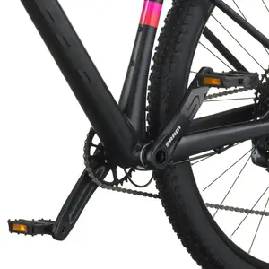 A Bicicleta SCOTT Scale 930 tem RockShox Judy Air, Quadro Scale Alloy 6061 e transmissão SRAM NX-SX Eagle 12 VL.