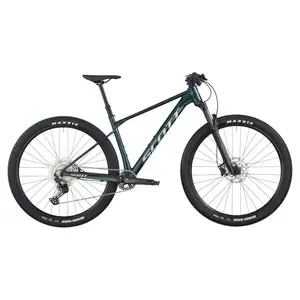 A Bicicleta SCOTT Scale 935 tem RockShox Judy Air, Quadro Scale Alloy 6061 e transmissão Shimano Deore 12 VL.