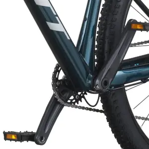 A Bicicleta SCOTT Scale 935 tem RockShox Judy Air, Quadro Scale Alloy 6061 e transmissão Shimano Deore 12 VL.