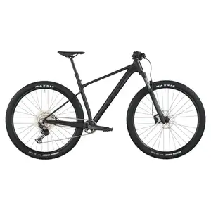 A Bicicleta SCOTT Scale 940 tem RockShox Judy Coil, Quadro Scale Alloy 6061 QR e transmissão Shimano Deore 12 VL.