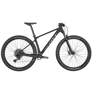 A Bicicleta Scale 940 Black tem uma geometria racing e um design simples e preciso, com Quadro em Carbono HMF e Shimano NX-EAGLE de 12VL.