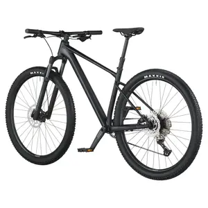 A Bicicleta SCOTT Scale 940 tem RockShox Judy Coil, Quadro Scale Alloy 6061 QR e transmissão Shimano Deore 12 VL.