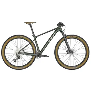 A Bicicleta Scale 950 tem uma geometria inspirada em competição aliada a um design simples e forte, com Suspensão Fox 32 Float Rythm e Shimano XT-Deore de 12VL.