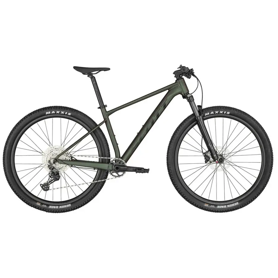 A Bicicleta Scale 980 Black tem uma geometria inspirada em competição aliada a um design simples e forte, com Suspensão Suntour X e Shimano Deore de 12VL.