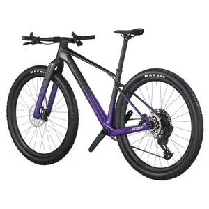 A Bicicleta SCOTT Gravel 10 tem Quadro Scale em Carbono HMF e transmissão SRAM S1000 AXS 12 VL.