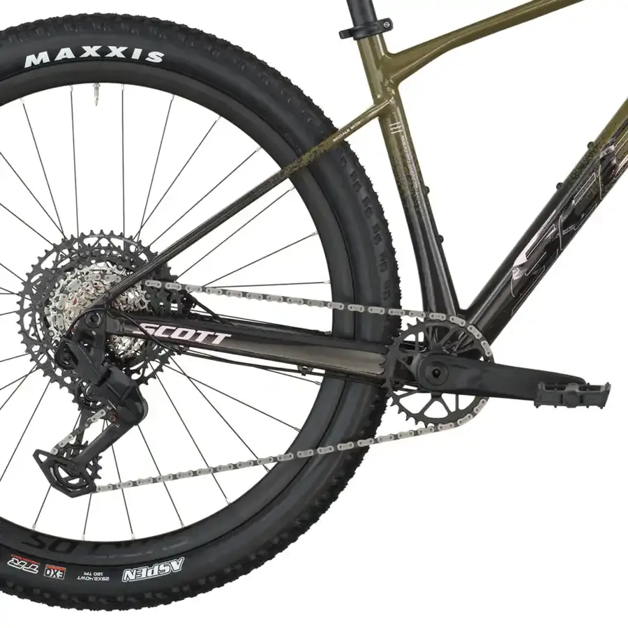 A Bicicleta SCOTT Gravel 20 tem Forqueta Scale Rígida em Carbono HMF e transmissão SRAM Eagle 70 Transmission 12 VL.