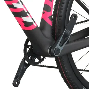 A Bicicleta SCOTT Gravel RC tem Quadro Addict Gravel em Carbono HMX e transmissão SRAM RED XPLR AXS Disc 13 VL.