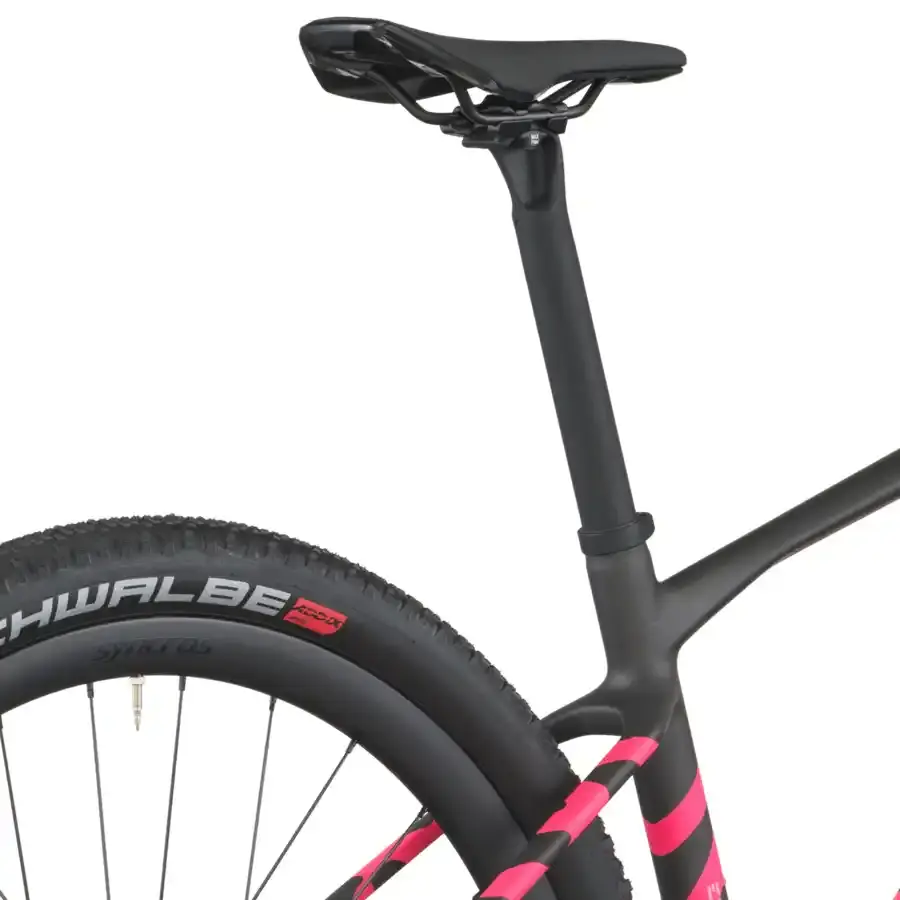 A Bicicleta SCOTT Gravel RC tem Quadro Addict Gravel em Carbono HMX e transmissão SRAM RED XPLR AXS Disc 13 VL.