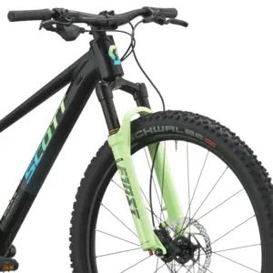 BICICLETA SCOTT SCALE PRO 600 SCOTT SCALE PRO 600: BTT hardtail com foco em eficiência e confiança, para rolar depressa, descobrir trilhos e manter a experiência simples. Com confiança.