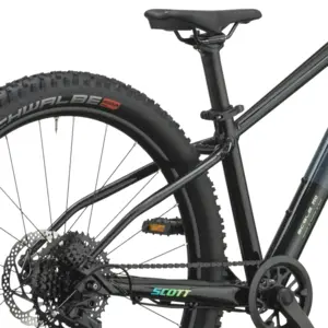 BICICLETA SCOTT SCALE PRO 600 SCOTT SCALE PRO 600: BTT hardtail com foco em eficiência e confiança, para rolar depressa, descobrir trilhos e manter a experiência simples. Com confiança.