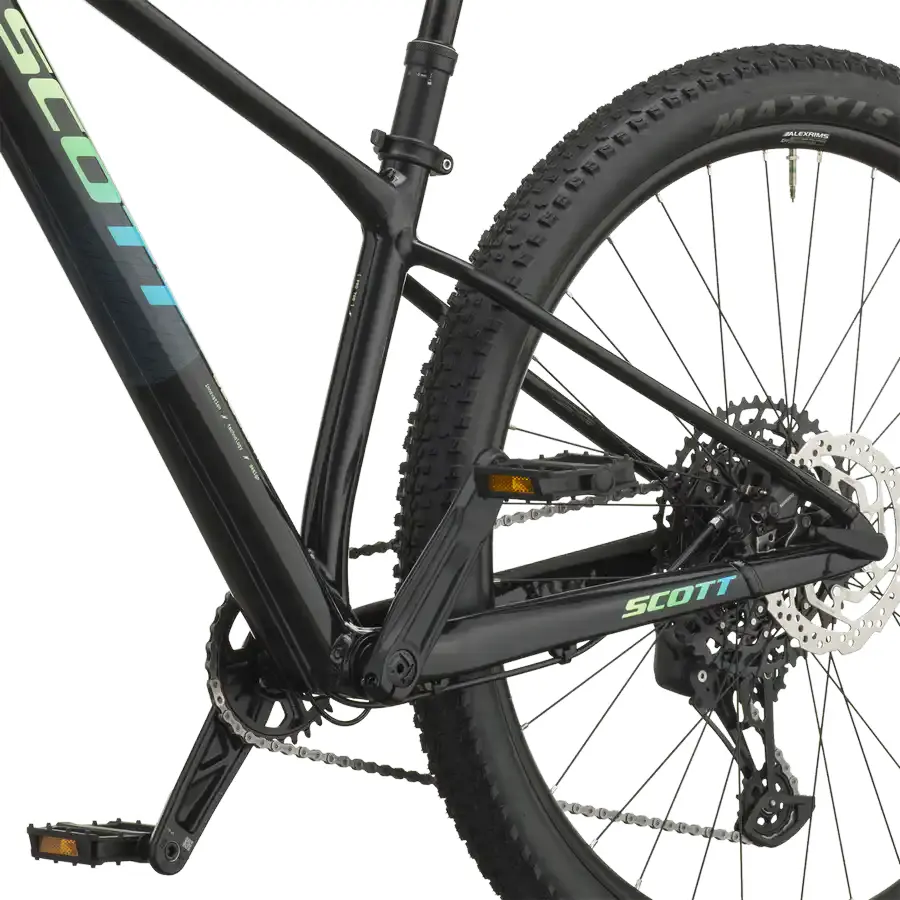 BICICLETA SCOTT SCALE PRO 700 SCOTT SCALE PRO 700: BTT hardtail com foco em eficiência e confiança, para rolar depressa, descobrir trilhos e manter a experiência simples. Com fluidez.