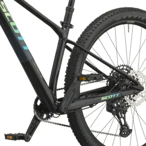 BICICLETA SCOTT SCALE PRO 700 SCOTT SCALE PRO 700: BTT hardtail com foco em eficiência e confiança, para rolar depressa, descobrir trilhos e manter a experiência simples. Com fluidez.