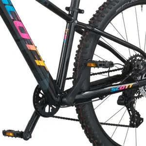 A Bicicleta SCOTT Scale RC 600 tem Quadro KIDS26 em Alumínio, rodas 26", Microshift ADVENT H-Series 9VL e Shimano BR-MT410.