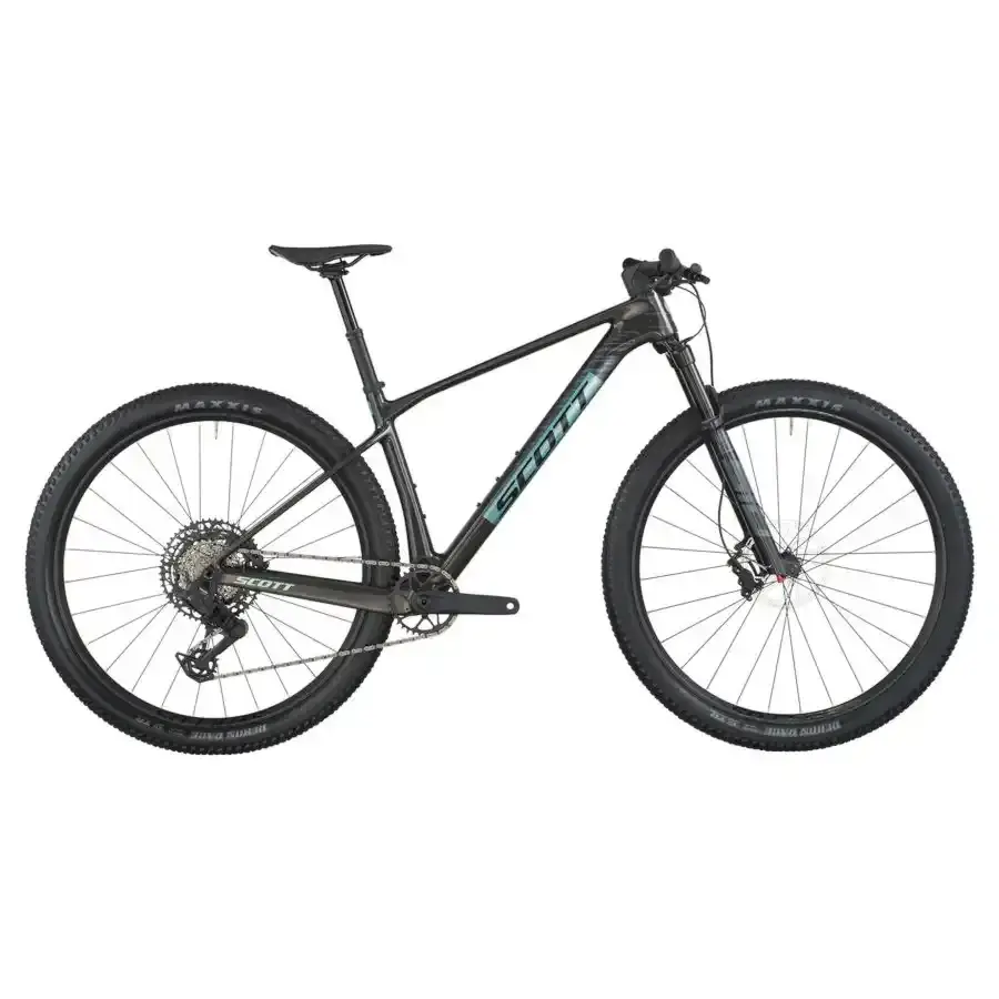 A Bicicleta SCOTT Scale RC Team tem RockShox SID SL RL, Quadro em Carbono HMF e transmissão SRAM S1000 AXS 12 VL.