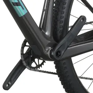 A Bicicleta SCOTT Scale RC Team tem RockShox SID SL RL, Quadro em Carbono HMF e transmissão SRAM S1000 AXS 12 VL.