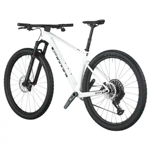 A Bicicleta SCOTT Scale RC Team Issue tem RockShox SID SL Select, Quadro em Carbono HMF e transmissão SRAM GX AXS 12 VL.
