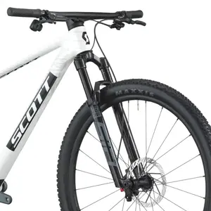 A Bicicleta SCOTT Scale RC Team Issue tem RockShox SID SL Select, Quadro em Carbono HMF e transmissão SRAM GX AXS 12 VL.