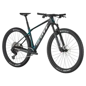 A Bicicleta SCOTT Scale RC Team tem um design de quadro sem compromissos em carbono para vencer a concorrência em cada pedalada.