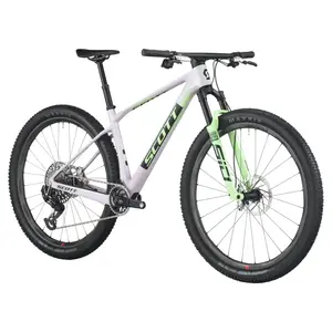A Bicicleta SCOTT Scale RC World Cup tem RockShox SID SL Ultimate, Quadro em Carbono HMX e transmissão SRAM XX - SL AXS c/ potenciômetro.
