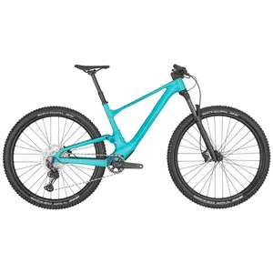 A Bicicleta SCOTT Spark 960 Blue tem Suspensão RockShox Judy, X-Fusion Nude 5 e Shimano XT-Deore de 12VL.