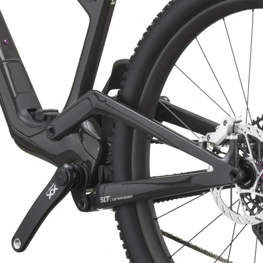 SCOTT SPARK DC FACTORY, down-country com ritmo e margem nas descidas, ideal para subir com eficiência, descer com confiança e brincar mais no trilho.