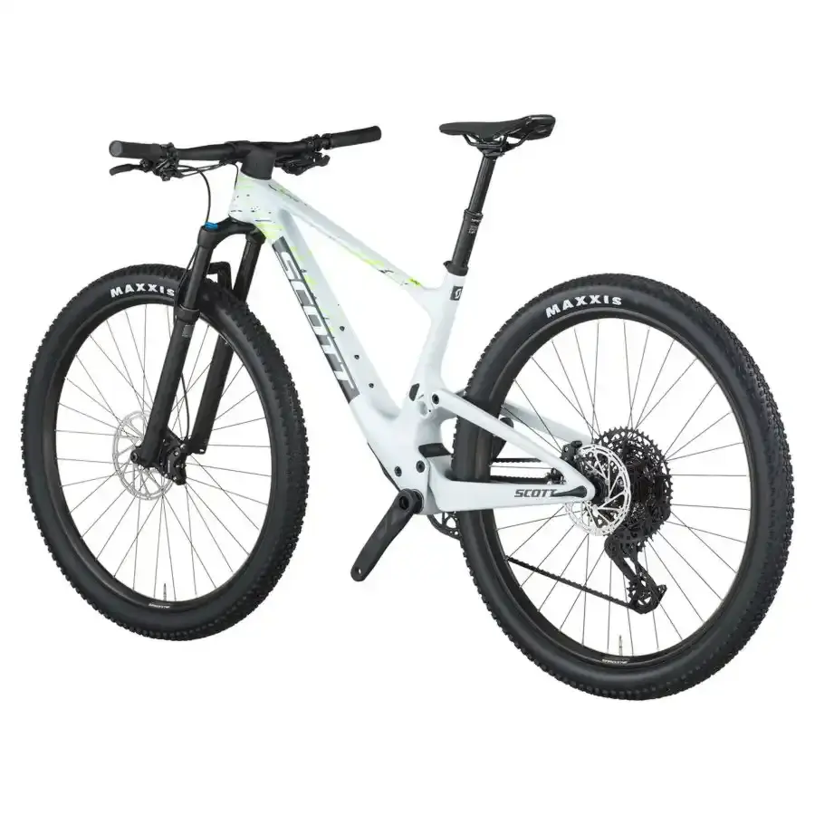 A Bicicleta SCOTT Spark RC Comp tem FOX 32 Float Rhythm, Quadro em Carbono HMF e transmissão SRAM Eagle 70 12 VL.