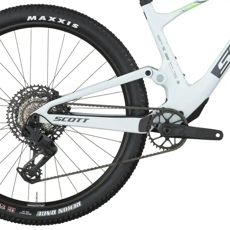 A Bicicleta SCOTT Spark RC Comp tem FOX 32 Float Rhythm, Quadro em Carbono HMF e transmissão SRAM Eagle 70 12 VL.