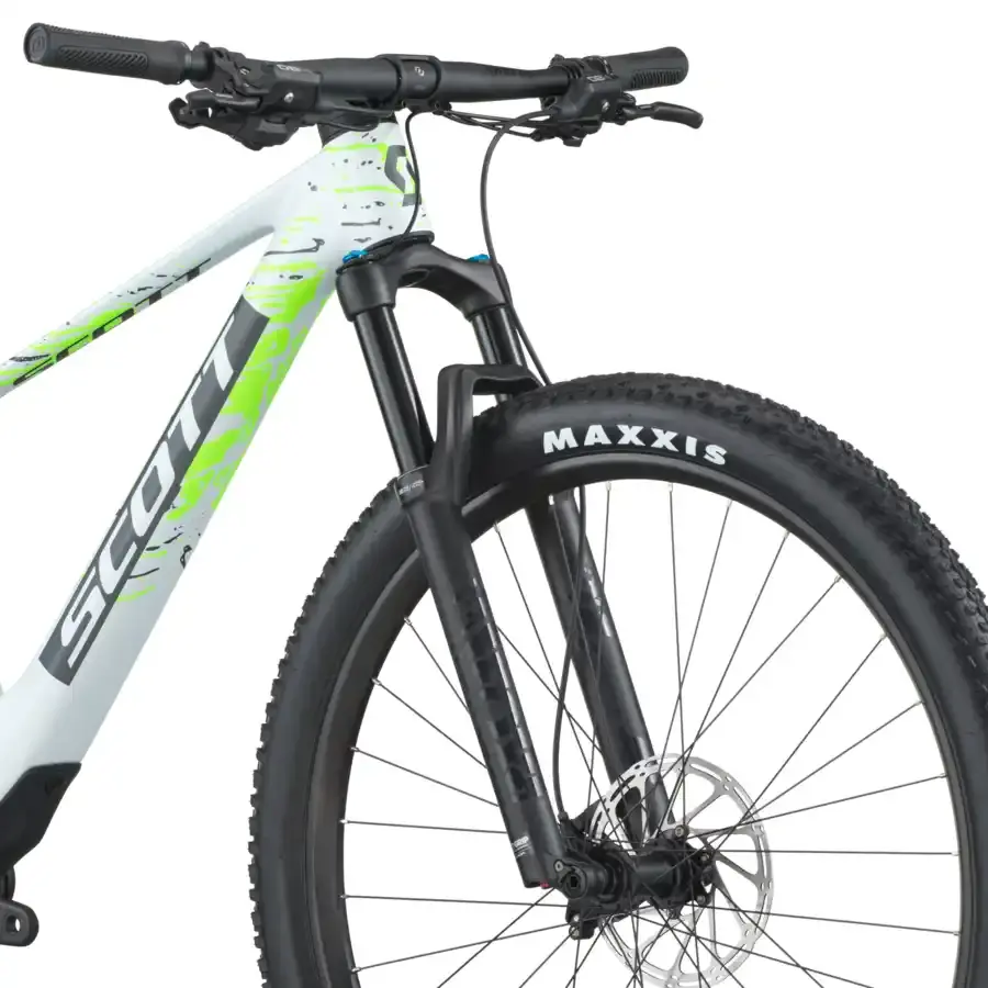 A Bicicleta SCOTT Spark RC Comp tem FOX 32 Float Rhythm, Quadro em Carbono HMF e transmissão SRAM Eagle 70 12 VL.