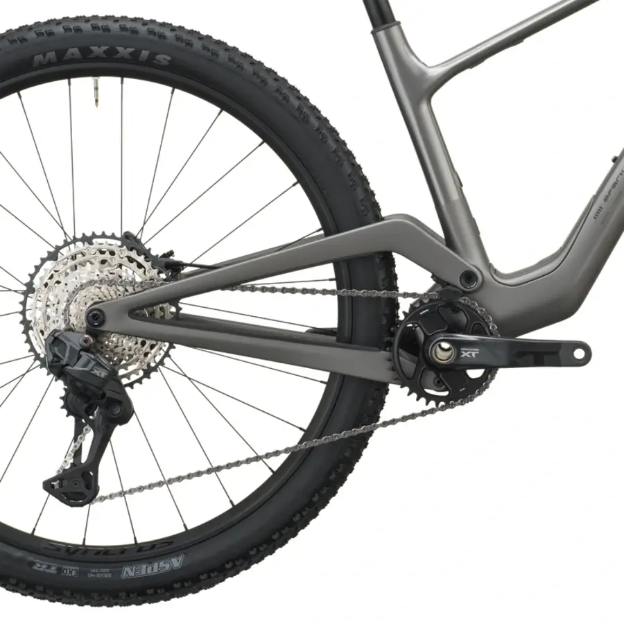 BICICLETA SCOTT SPARK RC EXPERT A SCOTT Spark RC Expert entrega a velocidade e o controlo que procuras em cada volta. Descobre a tua nova parceira de trilho.