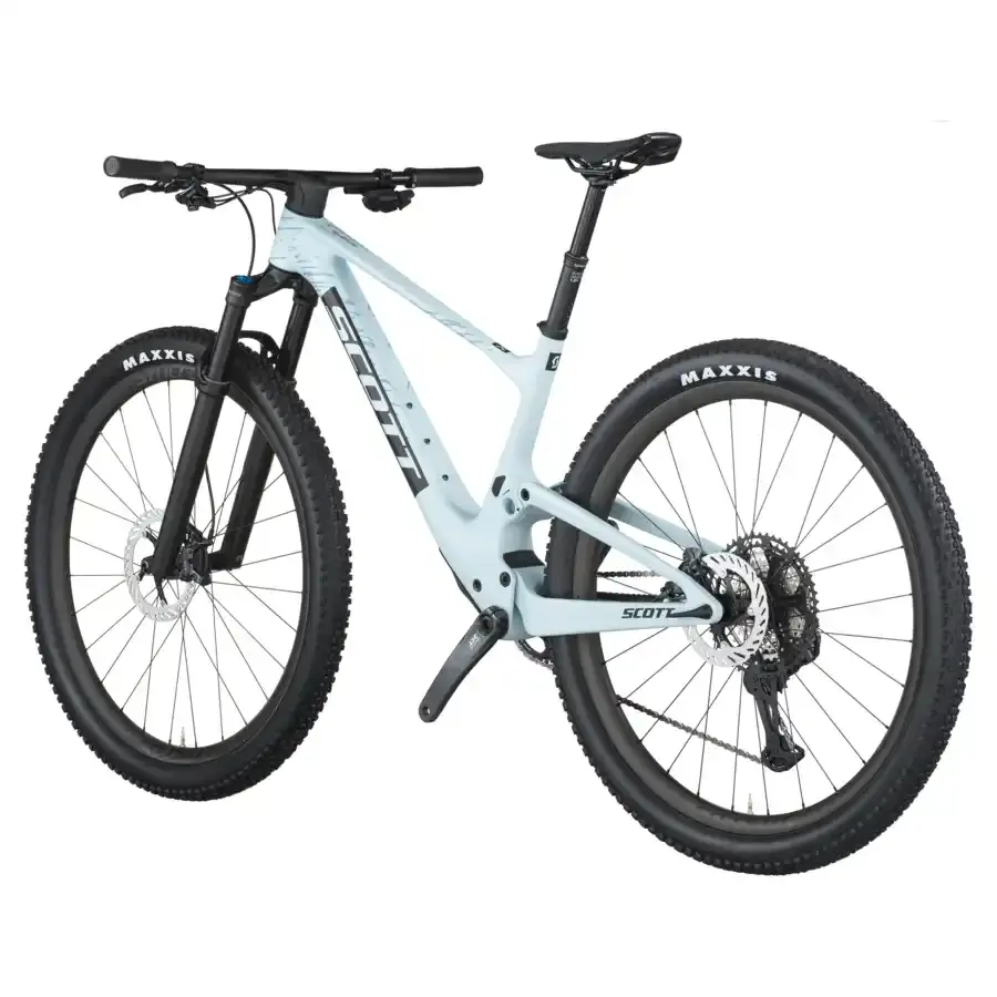A Bicicleta SCOTT Spark RC Pro tem FOX 34SL Float P. Elite, Quadro em Carbono HMF e transmissão Shimano XT Di2 12 VL.